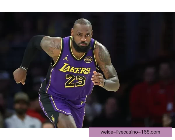 湖人今夏面临抉择老詹孤军奋战能否获五年顶薪